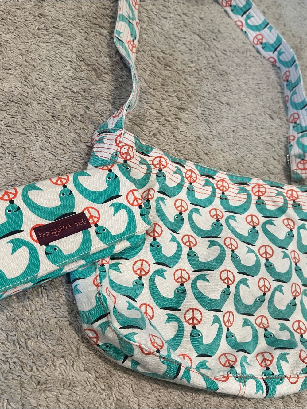 bungalow 360 Teal and Orange Seal Print Shoulder Bag w/matching billfold - Picture 3 of 9